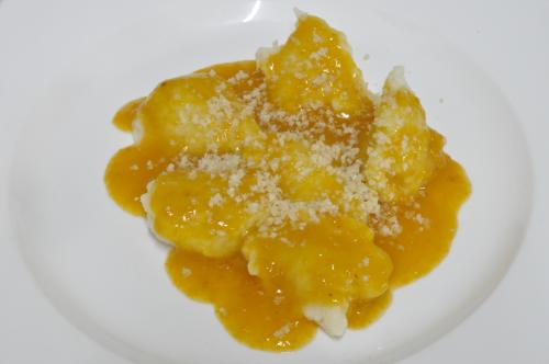 Meruňková omáčka s tvarohovými chuchvalci – Snadné recept z Česko kuchyně, hotový za 30 - 45 minut